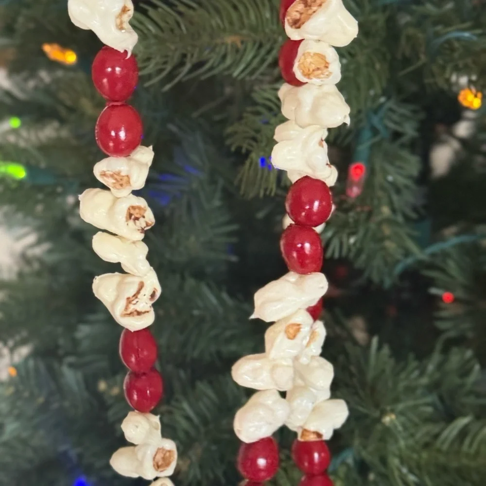 Vintage 1984 Festive Red and White Holiday Popcorn Garland 74 inches long